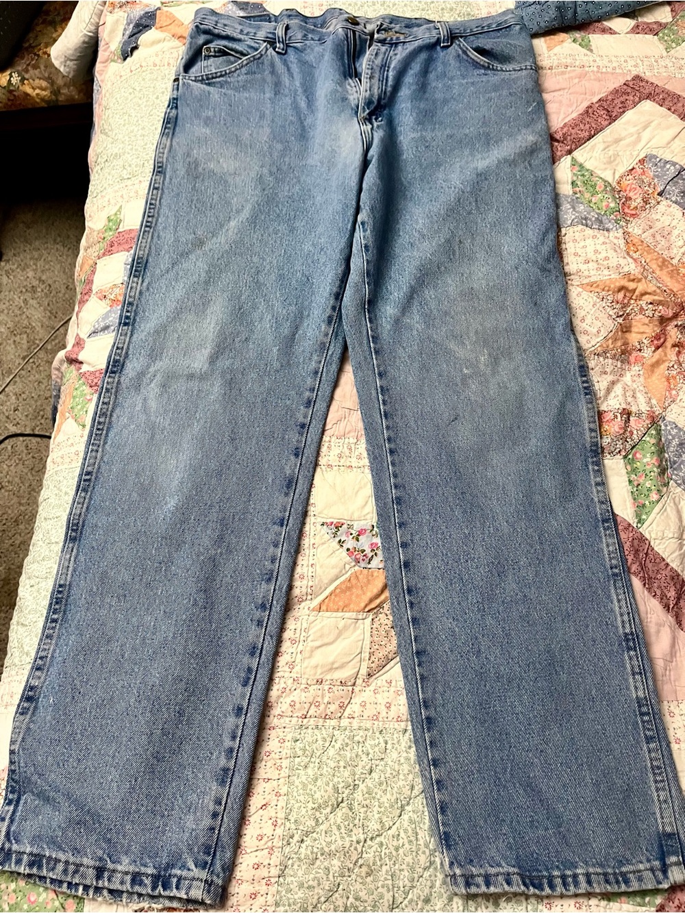 Wrangler Men's Light Blue Relaxed Back Pocket Jeans